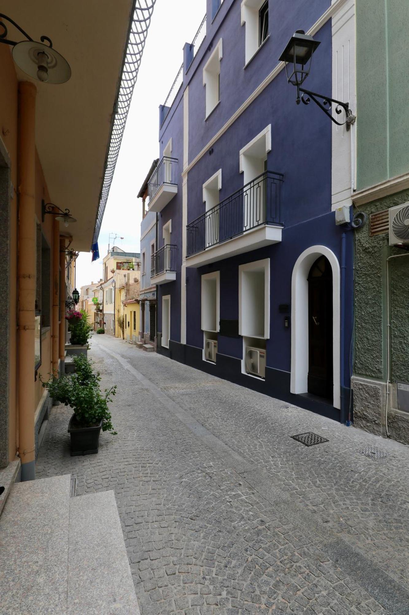 Luxurious Garibaldi Penthouse - Terrace - Great View - Full Renovation - Historical Centre - Amazing *