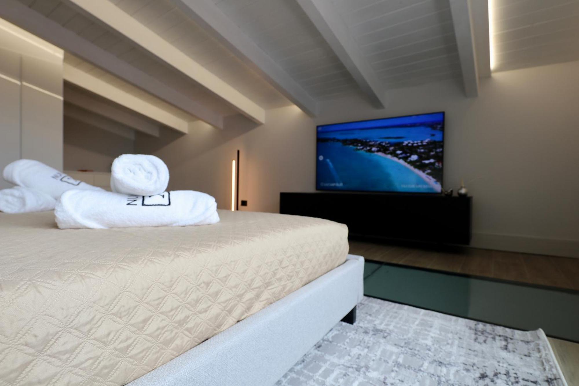 Luxurious Garibaldi Penthouse - Terrace - Great View - Full Renovation - Historical Centre - Amazing Apartment *