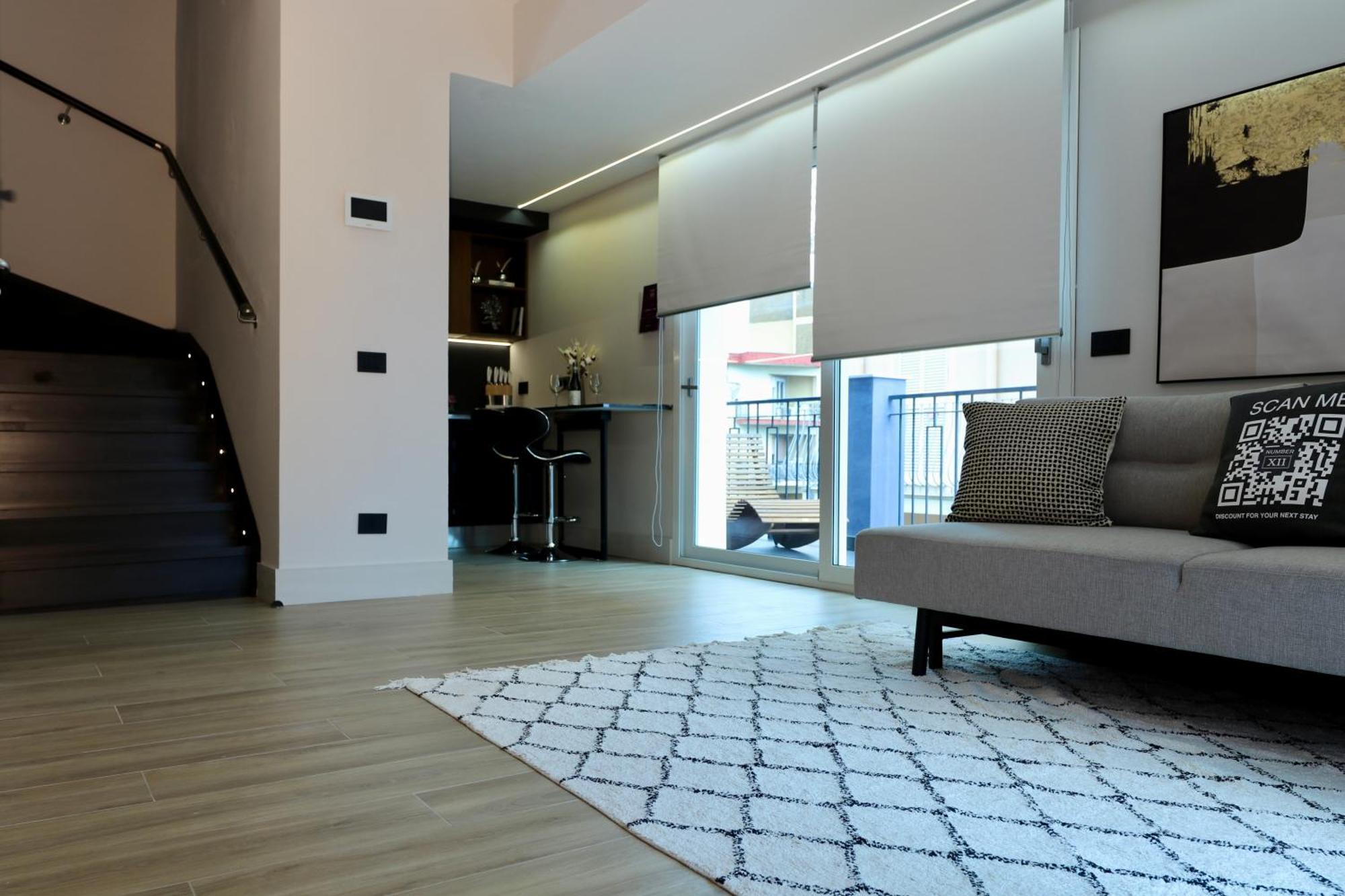 Luxurious Garibaldi Penthouse - Terrace - Great View - Full Renovation - Historical Centre - Amazing Apartment