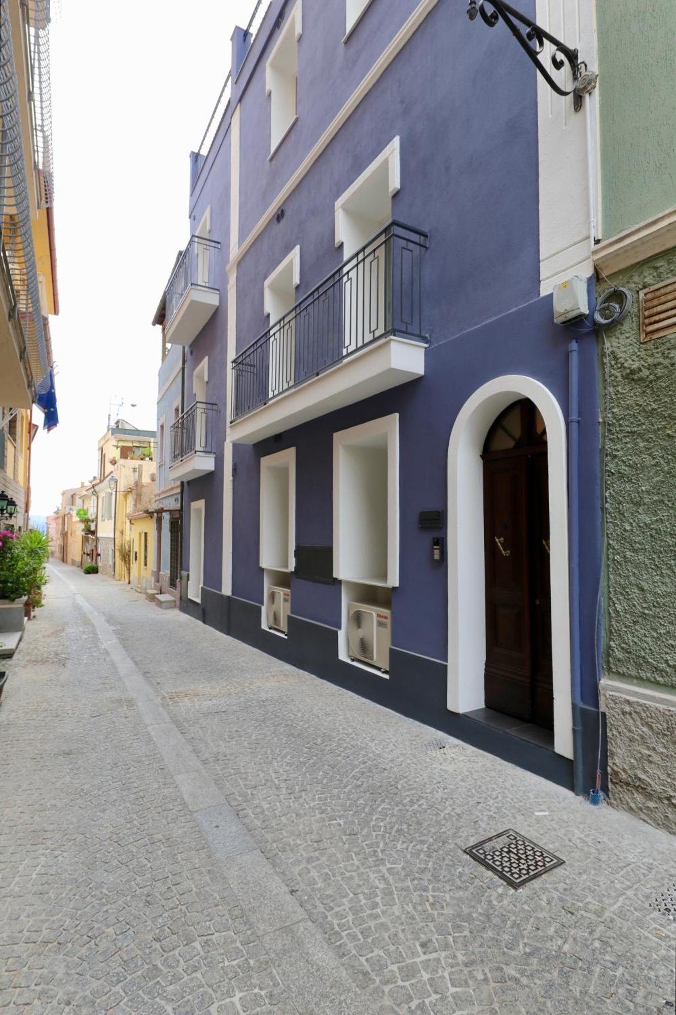 Luxurious Garibaldi Penthouse - Terrace - Great View - Full Renovation - Historical Centre - Amazing Apartment *