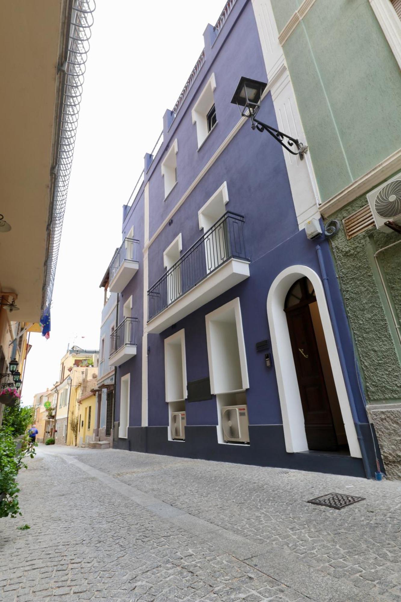Luxurious Garibaldi Penthouse - Terrace - Great View - Full Renovation - Historical Centre - Amazing