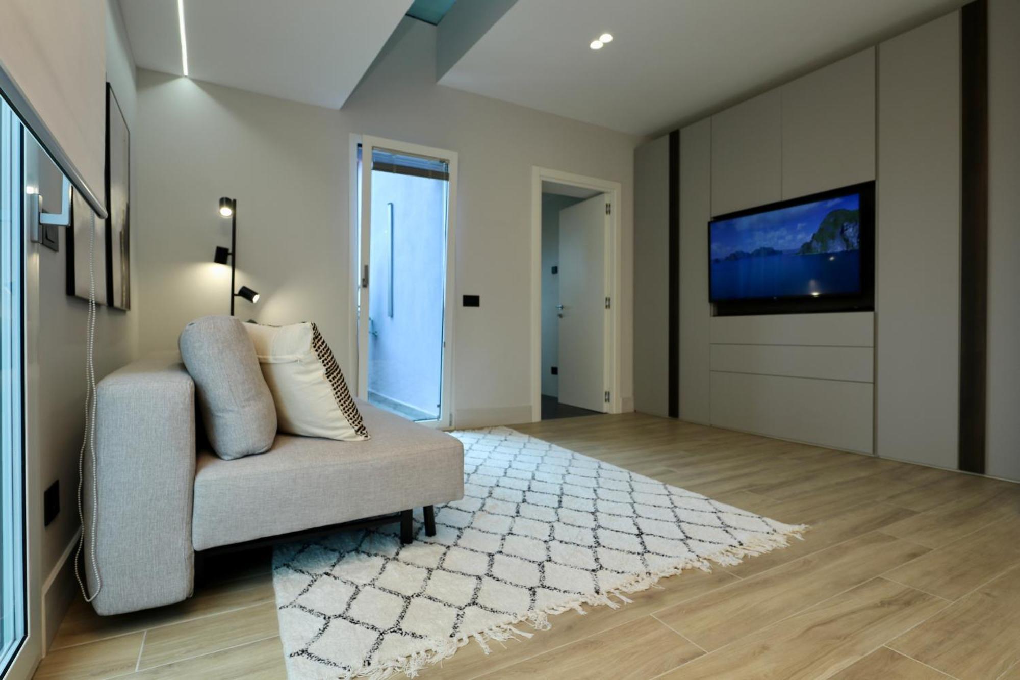 Luxurious Garibaldi Penthouse - Terrace - Great View - Full Renovation - Historical Centre - Amazing Apartment