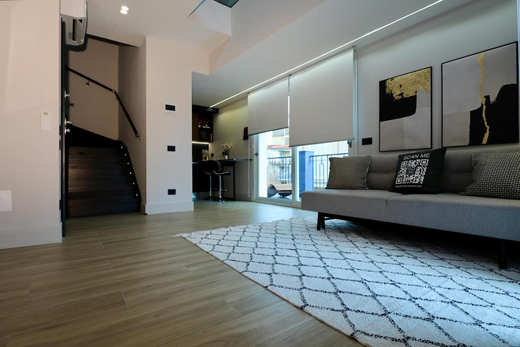 Luxurious Garibaldi Penthouse - Terrace - Great View - Full Renovation - Historical Centre - Amazing