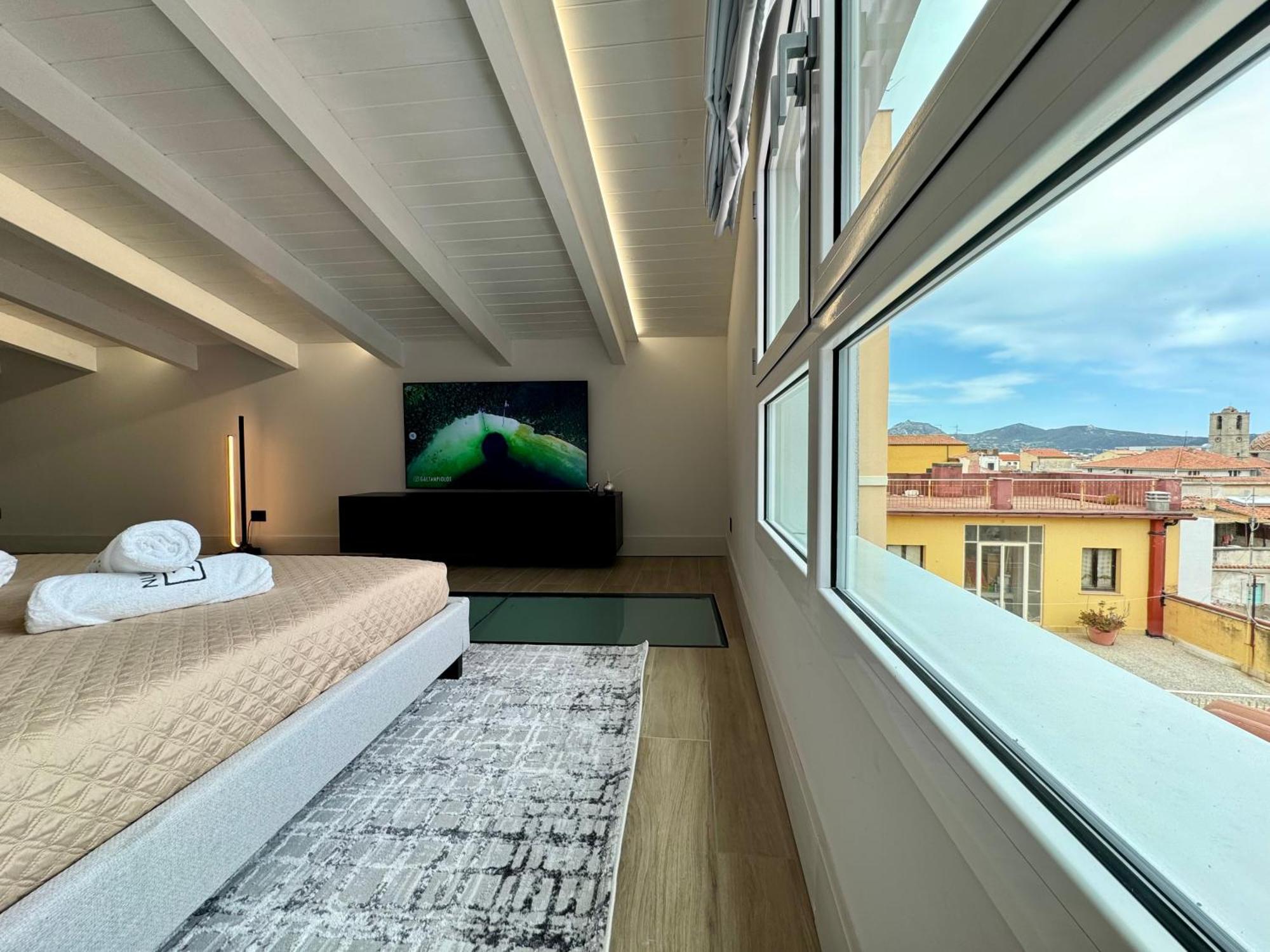 Luxurious Garibaldi Penthouse - Terrace - Great View - Full Renovation - Historical Centre - Amazing Olbia